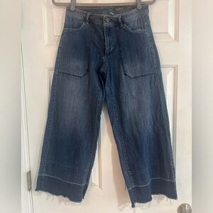**Gently Used**NY& Co.Soho medium wash, wide leg, cropped jean, oversized size 2